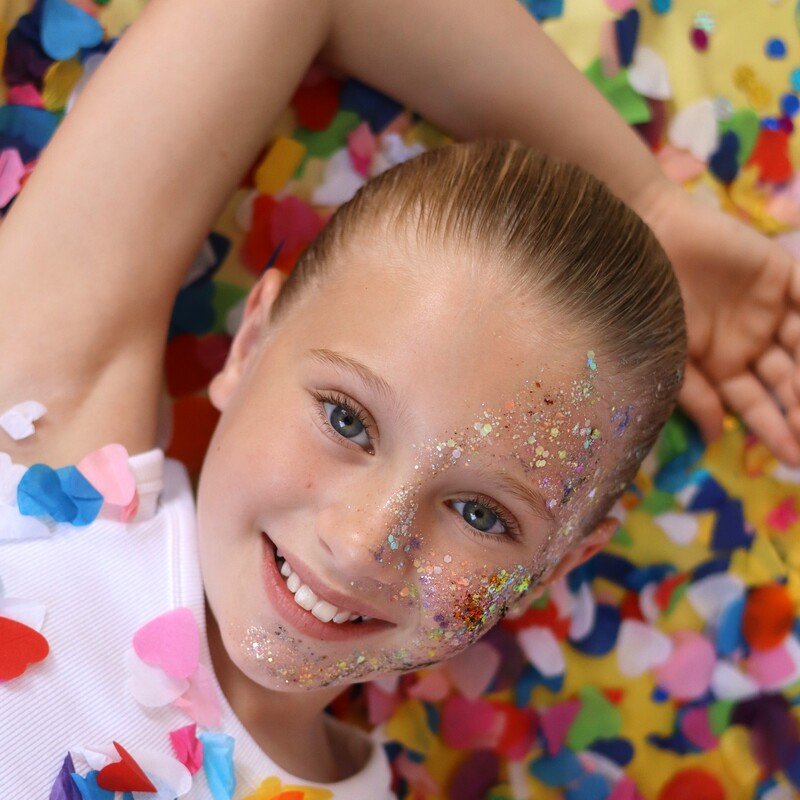 Annabel "Colour Pop" Ellas teen magazine Spain.